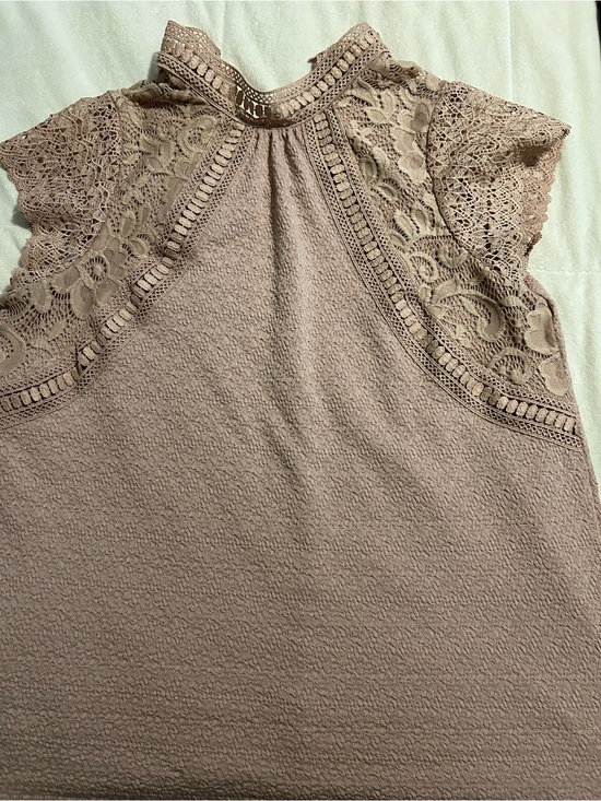 Cable & Gauge Tops - Woman's Pink Lace Top size large